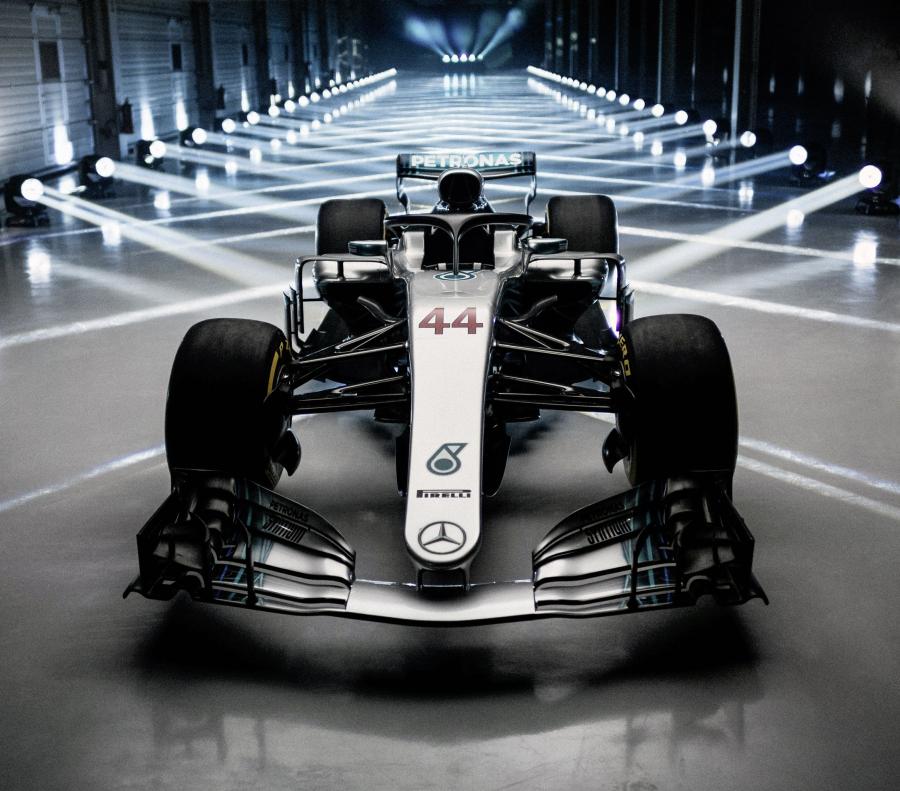  Mercedes-AMG F1 W09 EQ Power+ 2018 года  (фото 33 из 36)